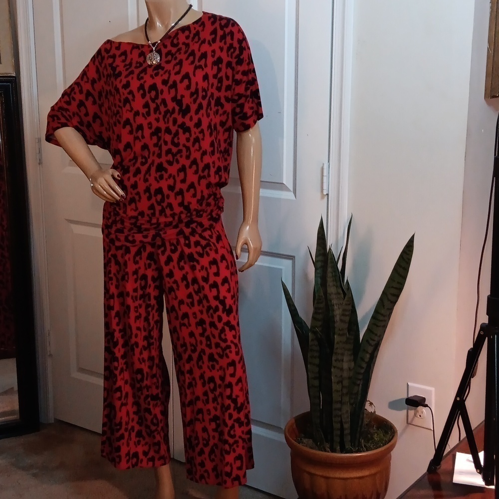 NY & Company  NWT. Women's  2pc. Cheetah Print Pant Set, Sz. med